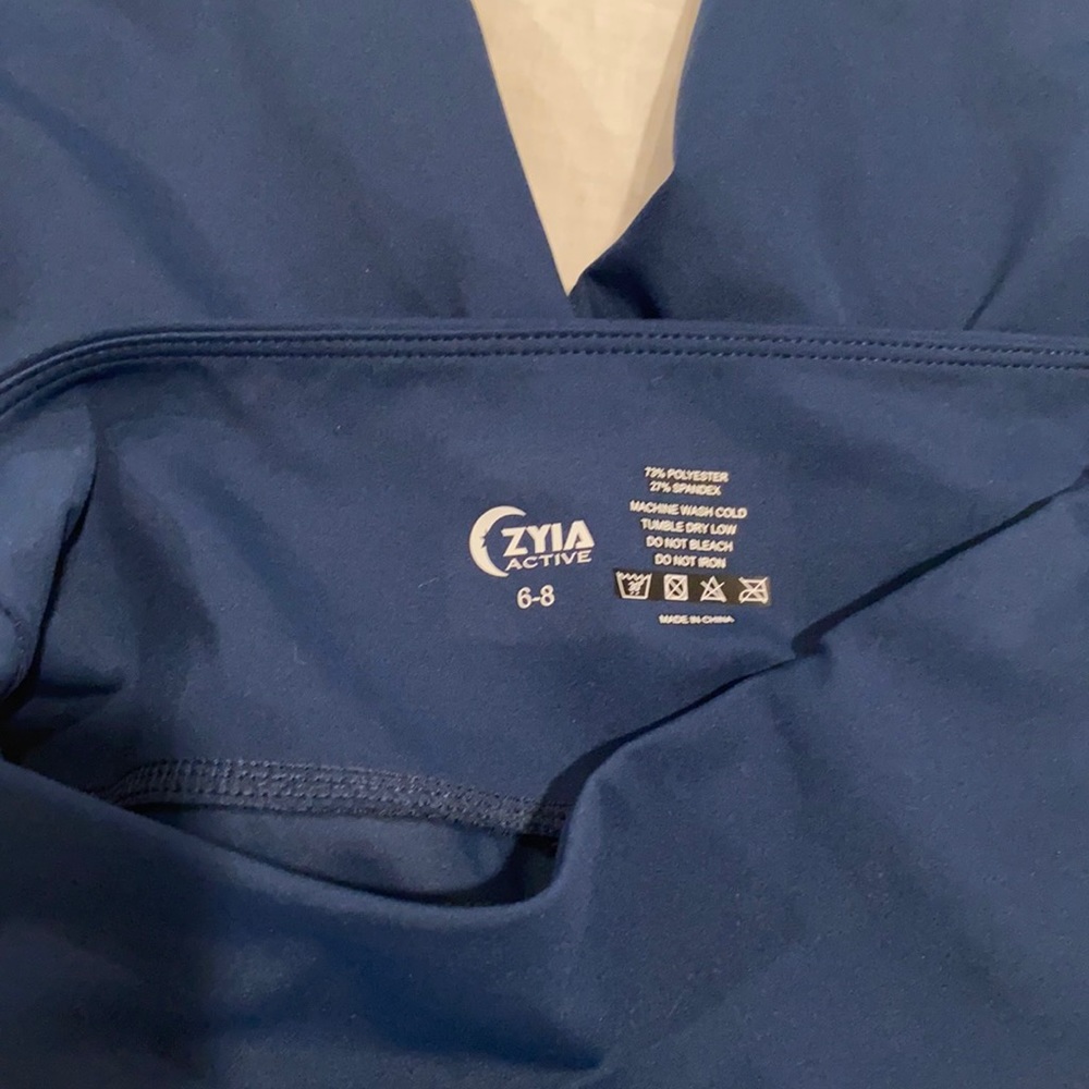 Zyia navy blue Capri leggings